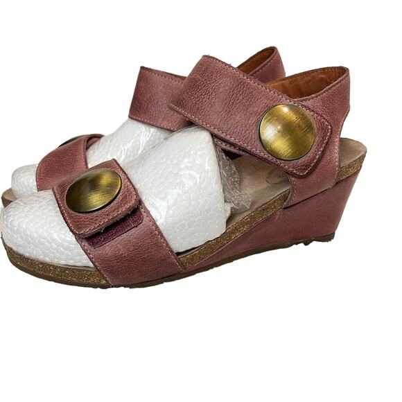 TAÖS Mauve Leather Wedge Sandals. Brass Detail 7  Boho Campy Casual - Picture 3 of 9